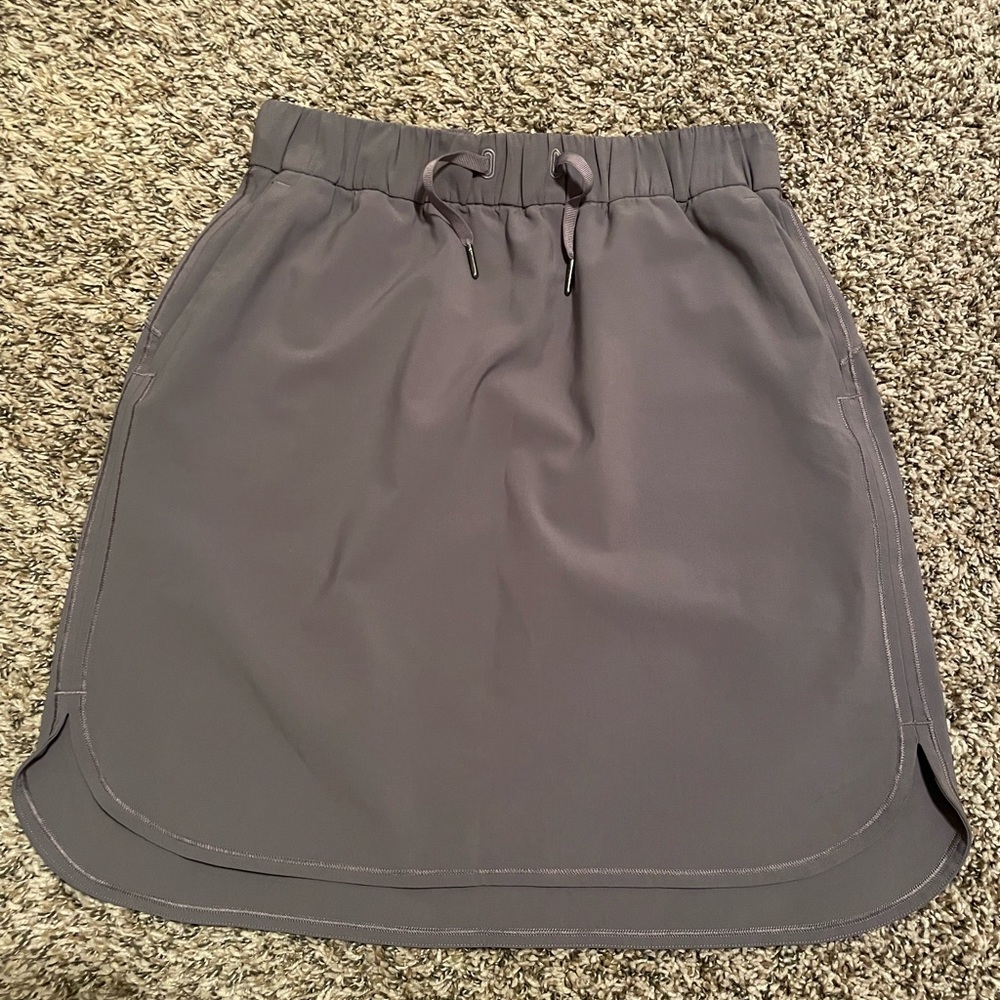 EUC Lululemon On the Fly skirt- discontinued style